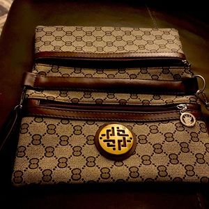 I’m selling an used small hand bag and it is in condition.